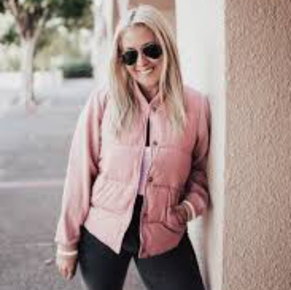 abercrombie pink velvet puffer